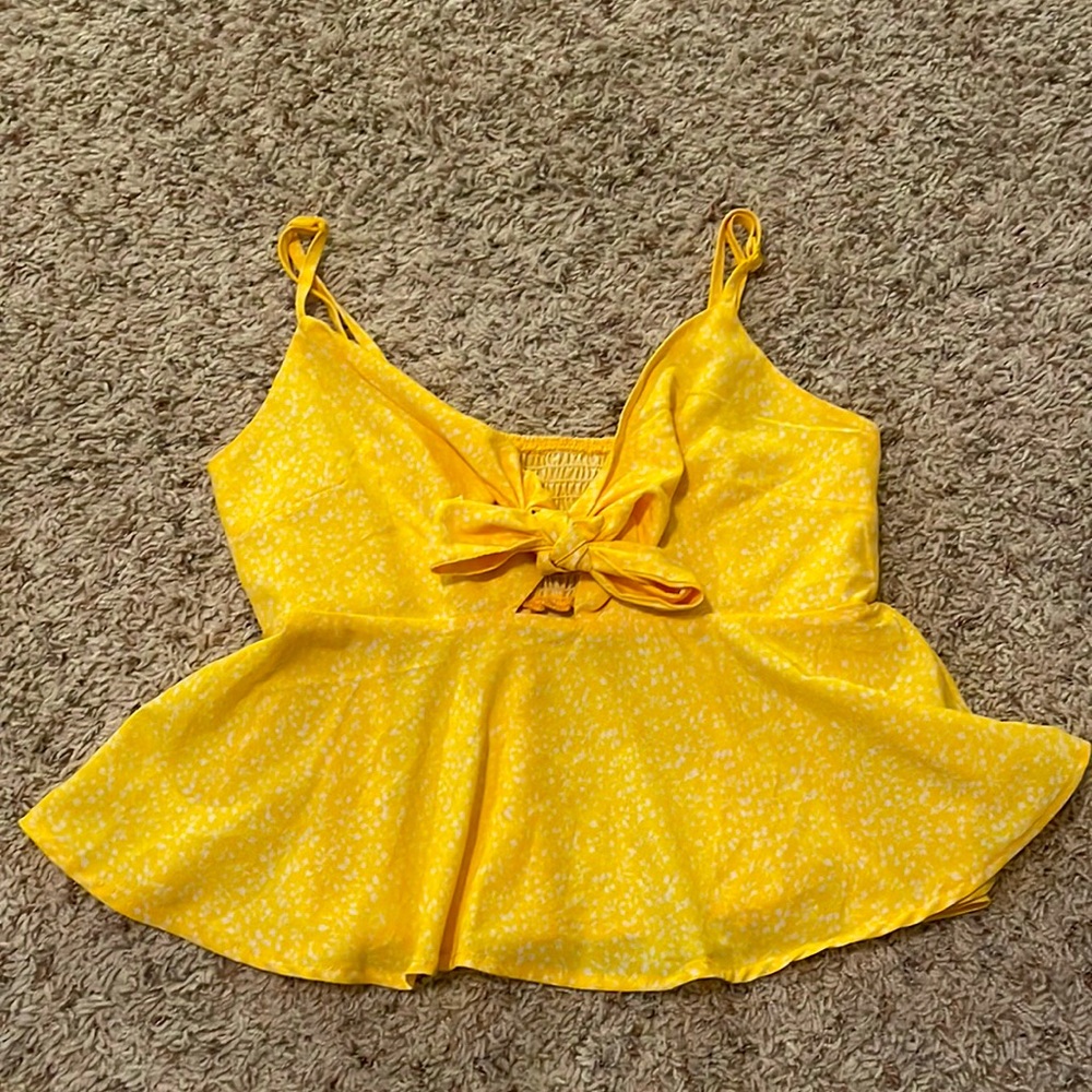 Cropped summer flow shirt! In size small bit adjustable and never worn!